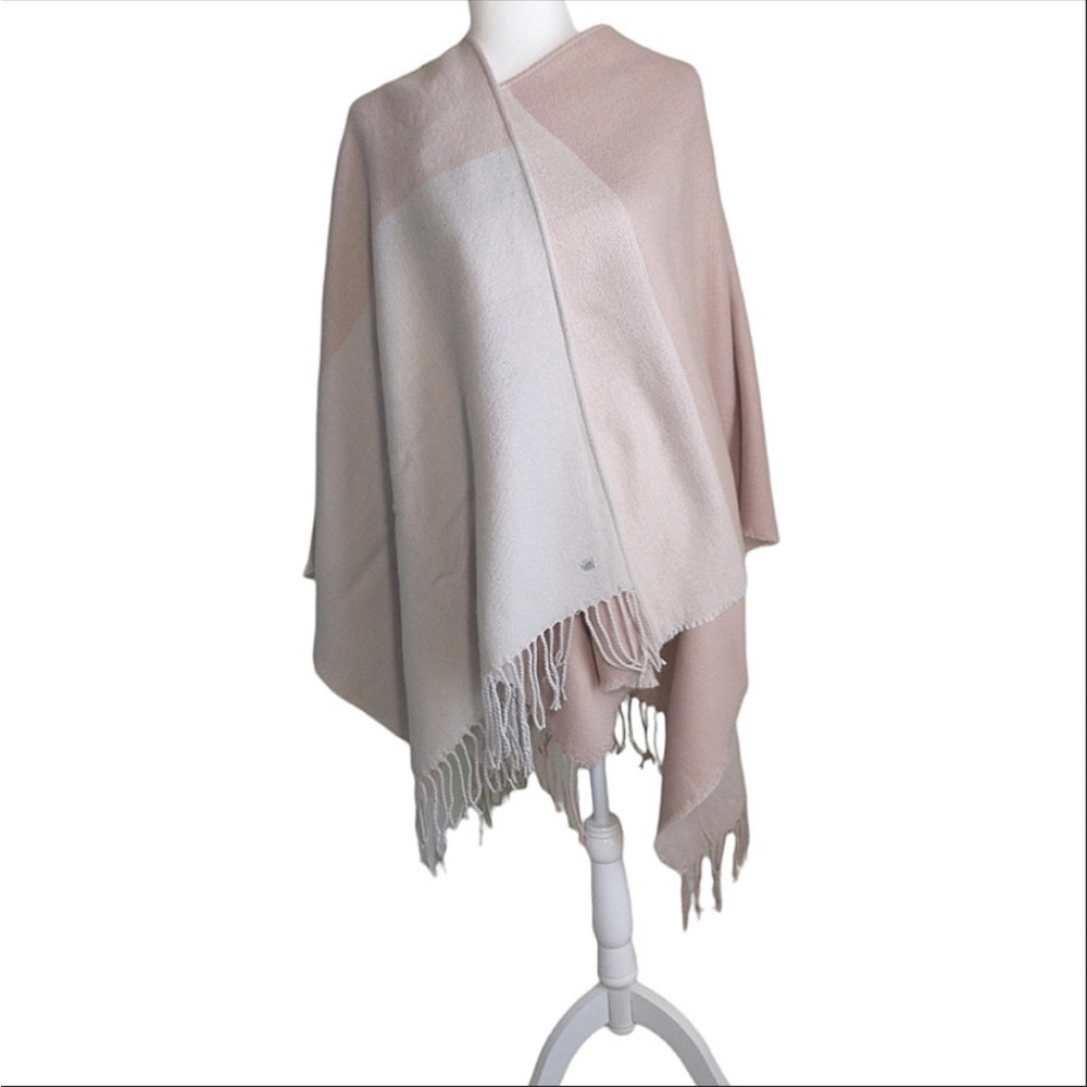 NWT! BRAND NEW COLOR BLOCK SHAWL